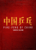 坐在酒吧里吃蛋糕